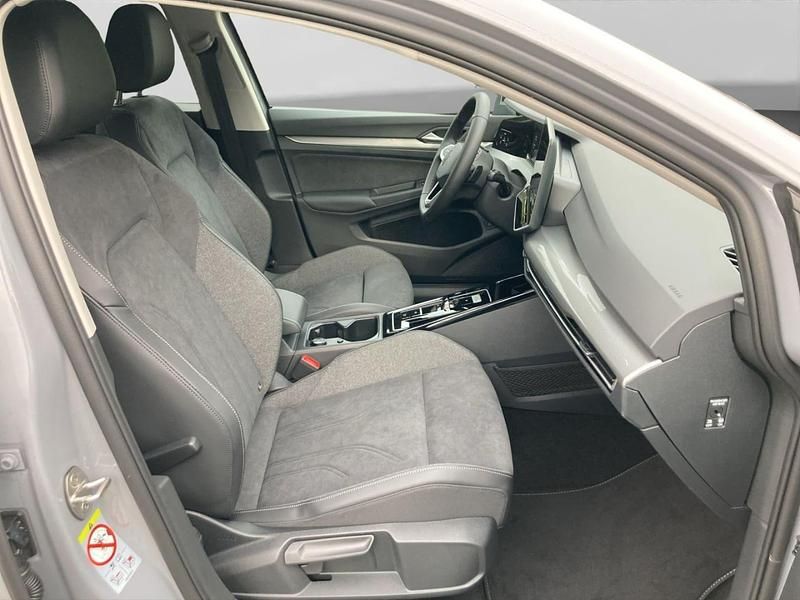 Gebraucht VW Golf VIII Style 204 PS (150 kW) 2025 Grau Limousine