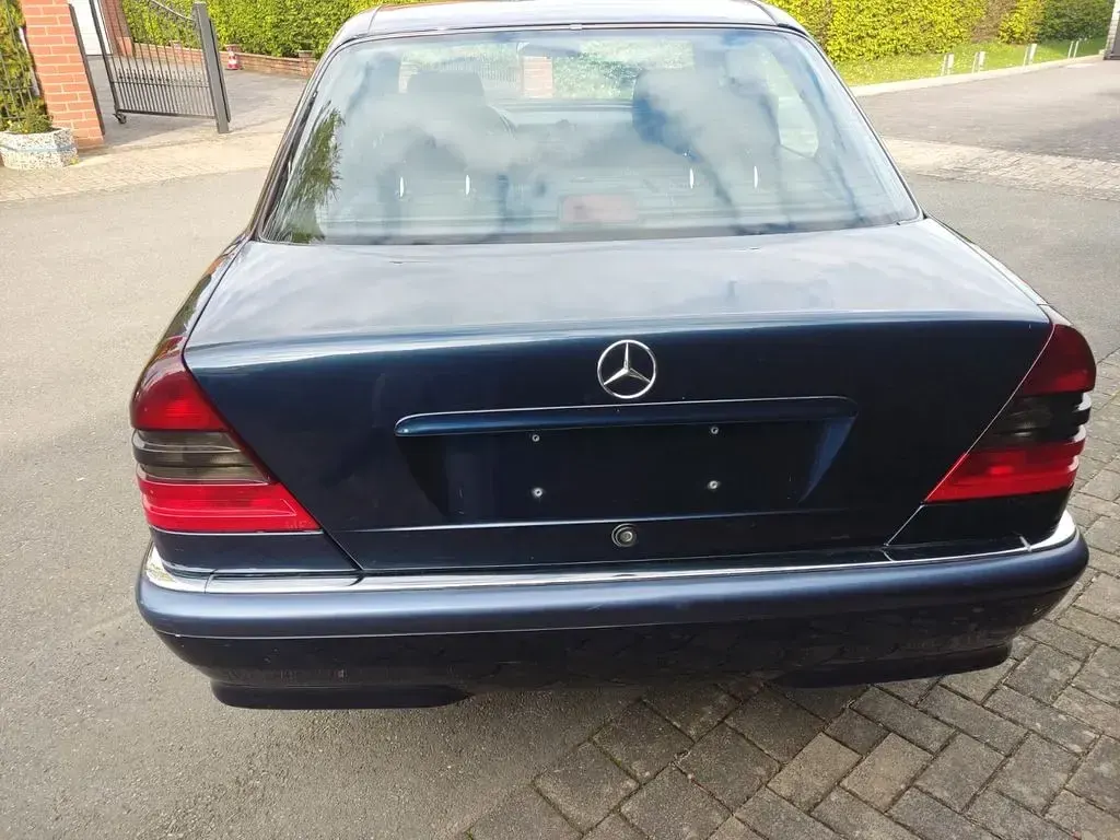 Gebraucht Mercedes C220 Elegance 125 PS (91 kW) 1999 Blau Limousine