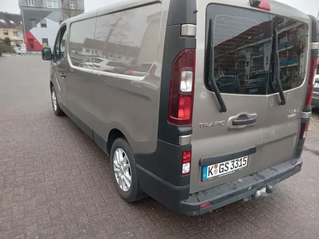 Gebraucht Renault Trafic 145 PS (106 kW) 2017 Braun Van / Kleinbus