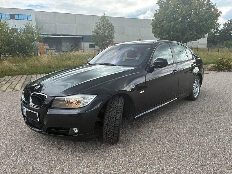 Schwarz Gebraucht 2010 BMW 320 Limousine | 6.900 € (Fairer Preis) - Bild 1/4