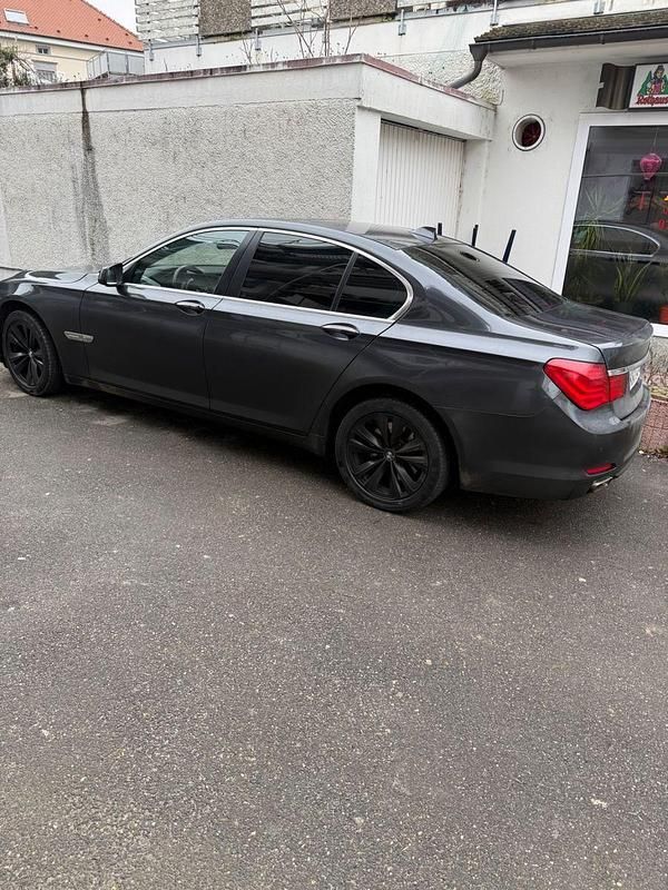 Gebraucht BMW 740 Performance 306 PS (225 kW) 2012 Grau Limousine