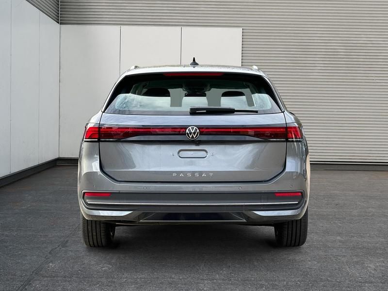 Neu VW Passat Business 150 PS (110 kW) 2025 Diabasgrau metallic Kombi