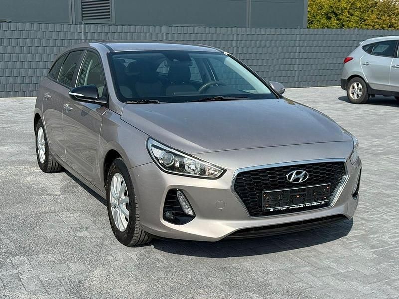 Gebraucht Hyundai i30 Select 101 PS (74 kW) 2018 Weiß Kombi