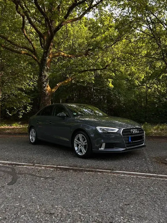 Gebraucht Audi A3 Sport 150 PS (110 kW) 2019 Grau Limousine