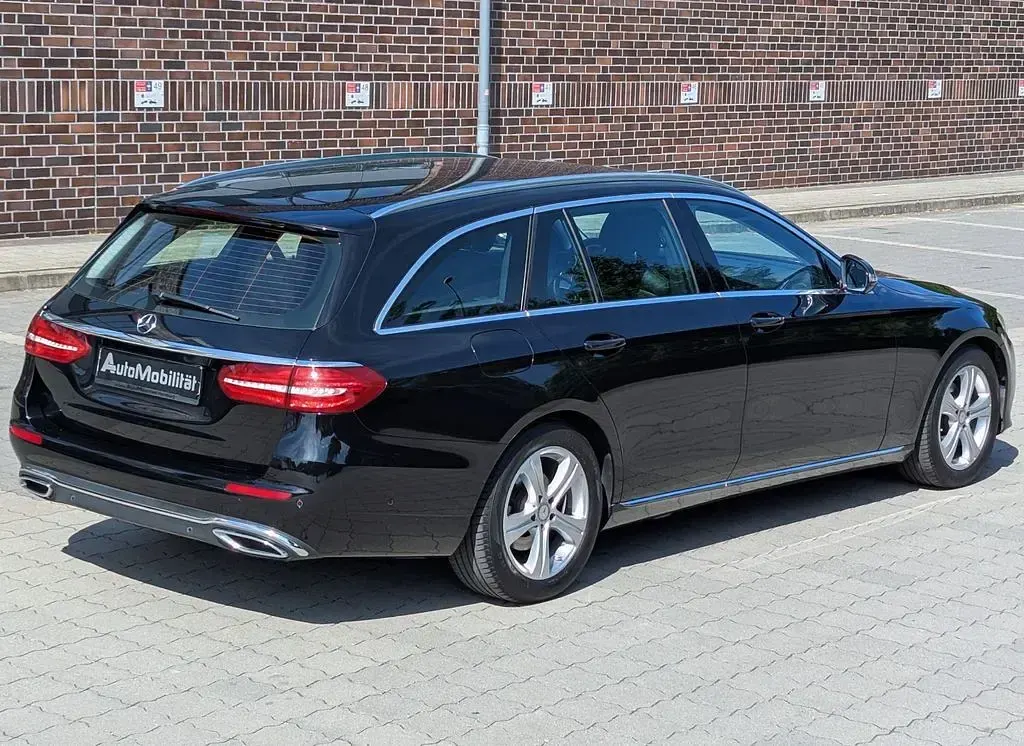 Gebraucht Mercedes E220 Avantgarde 194 PS (142 kW) 2016 Schwarz Limousine