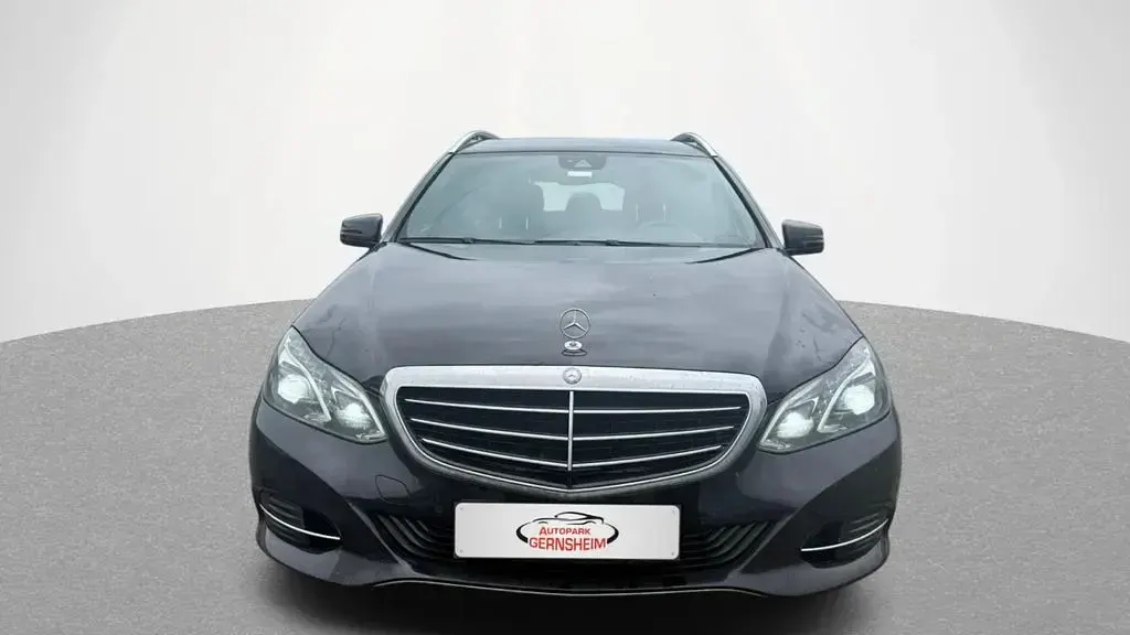 Gebraucht Mercedes E220 170 PS (125 kW) 2014 Schwarz Limousine