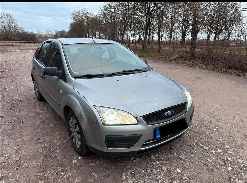 Usado Ford Focus 2005 Gris Berlina