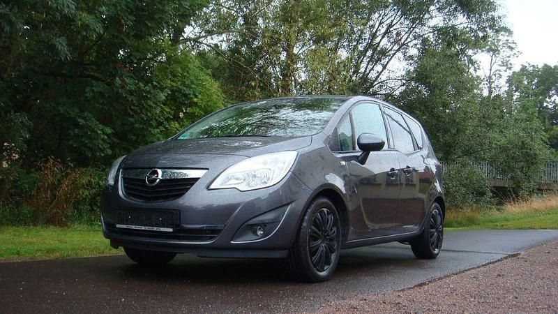 Grau Gebraucht 2011 Opel Meriva Edition Van / Kleinbus | 2.790 € (Superpreis) - Bild 1/4
