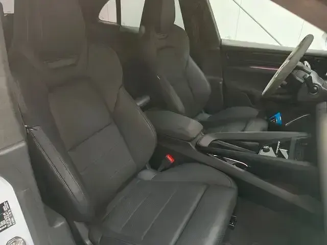Gebraucht Porsche Macan Turbo 469 kW (639 PS) 2024 Grau SUV