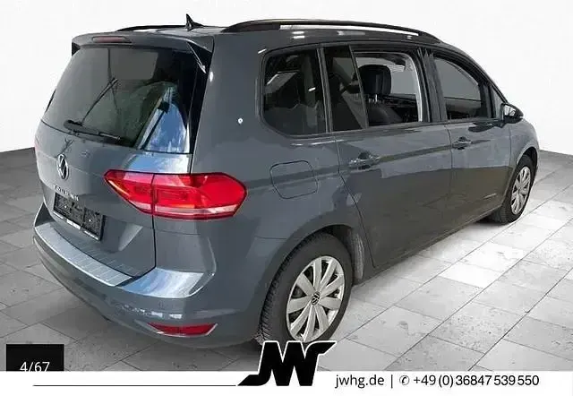Gebraucht VW Touran Comfortline 150 PS (110 kW) 2023 Grau Van / Kleinbus