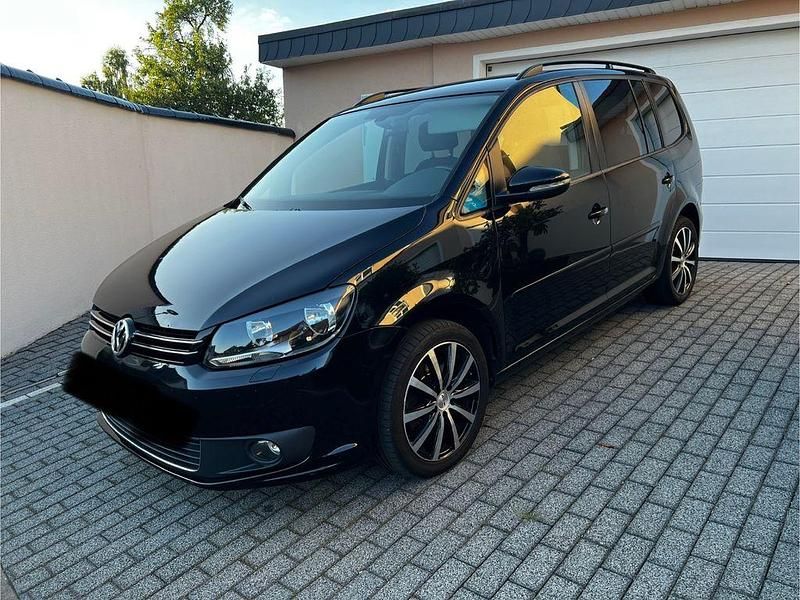 Schwarz Gebraucht 2013 VW Touran Comfortline Van / Kleinbus | 12.000 € (Etwas zu teuer) - Bild 1/4