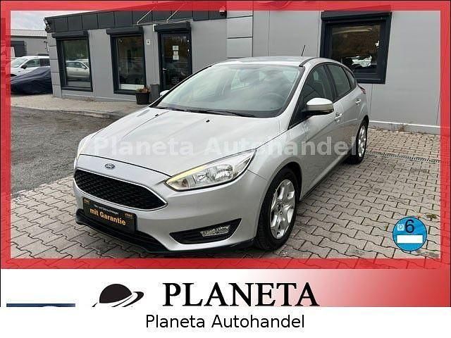 Silber Gebraucht 2018 Ford Focus Trend Limousine | 6.999 € (Guter Preis) - Bild 1/4
