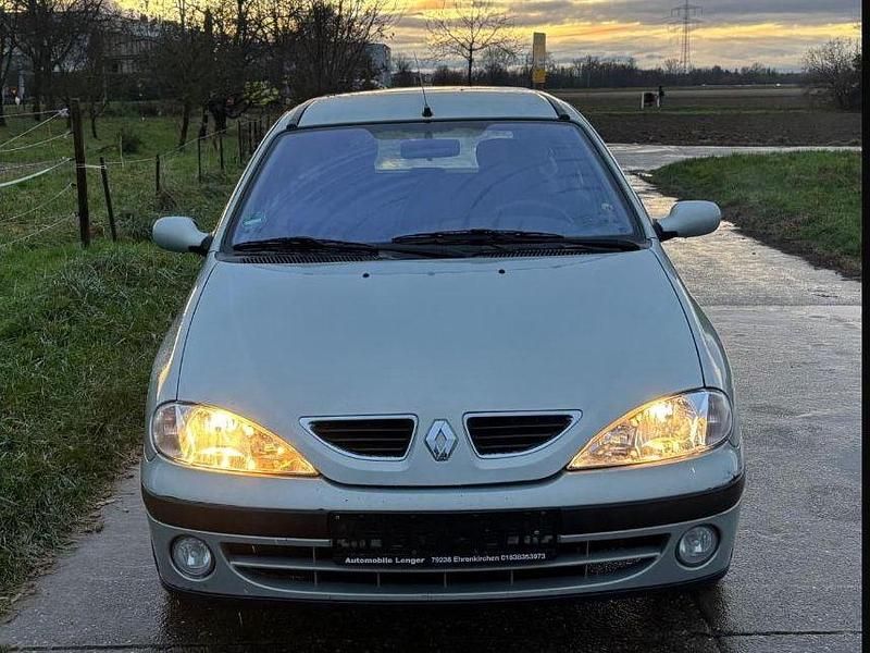 Gebraucht Renault Mégane Authentique 107 PS (78 kW) 2001 Silber Limousine