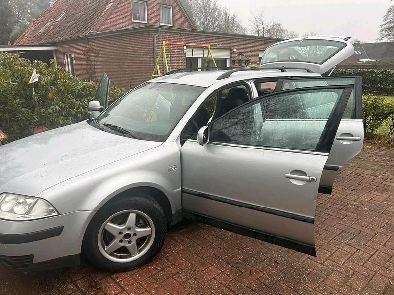 Gebraucht VW Passat 116 PS (85 kW) 2001 Grau Limousine