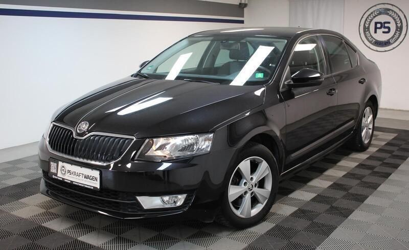 Schwarz Gebraucht 2014 Skoda Octavia Limousine | 11.490 € (Guter Preis) - Bild 1/3