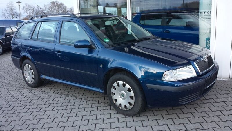 Blau Gebraucht 2009 Skoda Octavia Tour Kombi | 3.000 € (Etwas zu teuer) - Bild 1/4