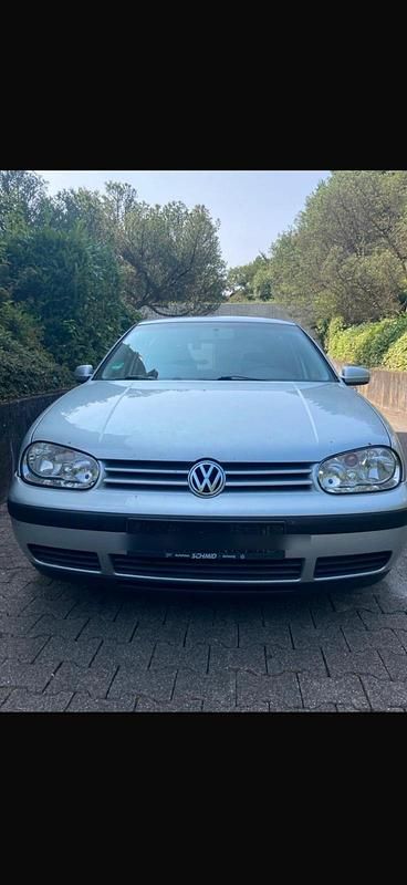 Silber Gebraucht 1999 VW Golf IV Kleinwagen | 1.400 € - Bild 1/4