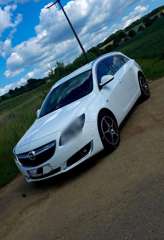 Weiß Gebraucht 2016 Opel Insignia Kombi | 7.450 € - Bild 1/4