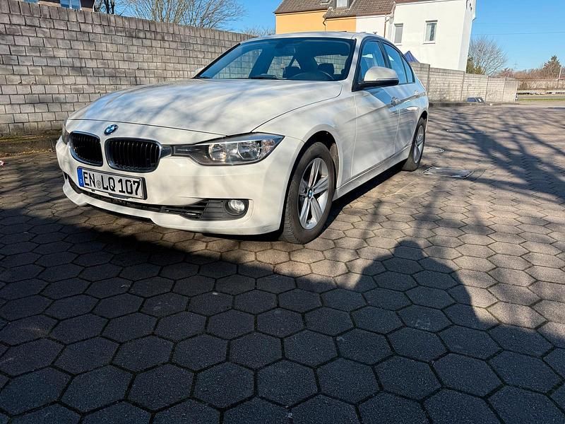 Gebraucht BMW 320 190 PS (139 kW) 2015 Weiß Limousine