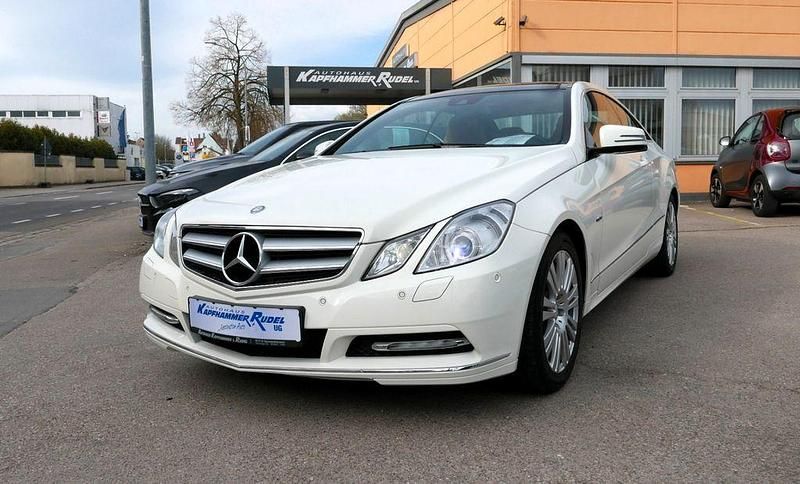 Gebraucht Mercedes E200 184 PS (135 kW) 2012 Weiß Coupé