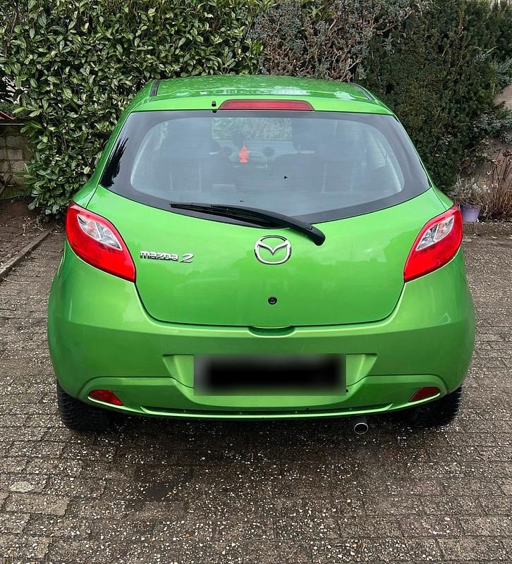 Gebraucht Mazda 2 75 PS (55 kW) 2011 Grün Kleinwagen
