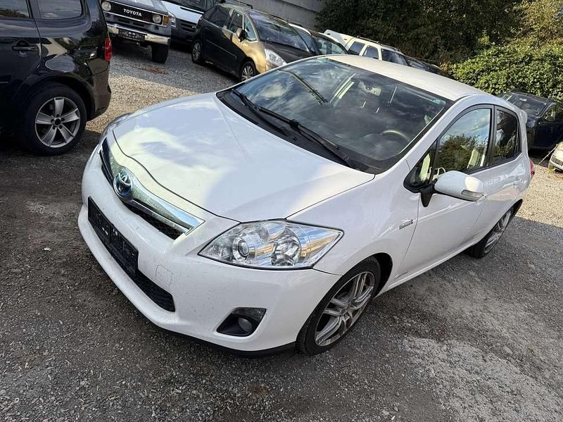 Weiß Gebraucht 2011 Toyota Auris Hybrid Life Limousine | 4.999 € (Superpreis) - Bild 1/4