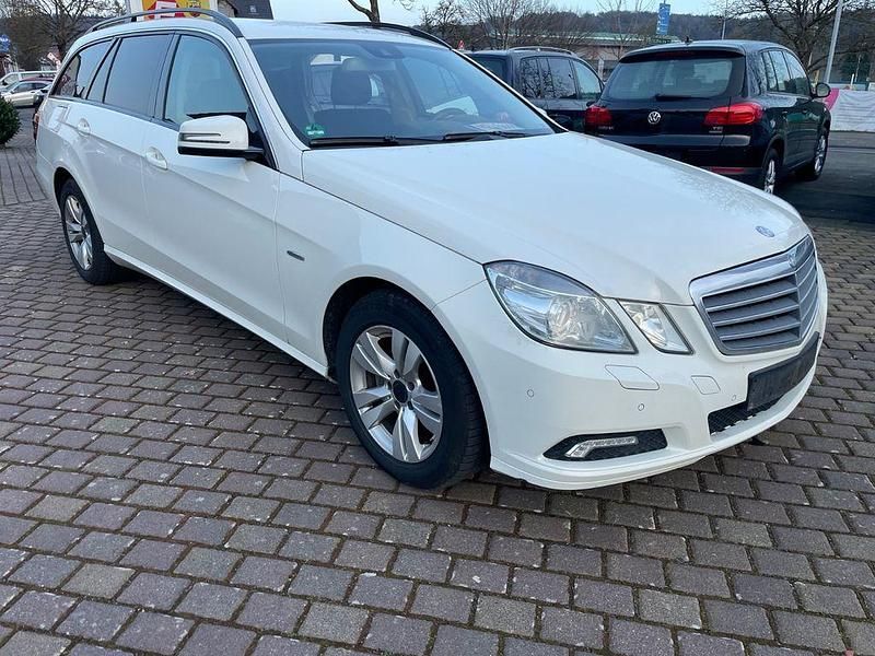 Gebraucht Mercedes E220 170 PS (125 kW) 2010 Weiß Kombi
