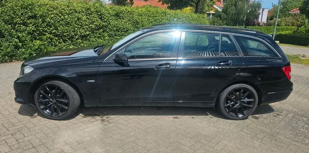 Gebraucht Mercedes C200 Avantgarde 140 PS (102 kW) 2011 Schwarz Limousine