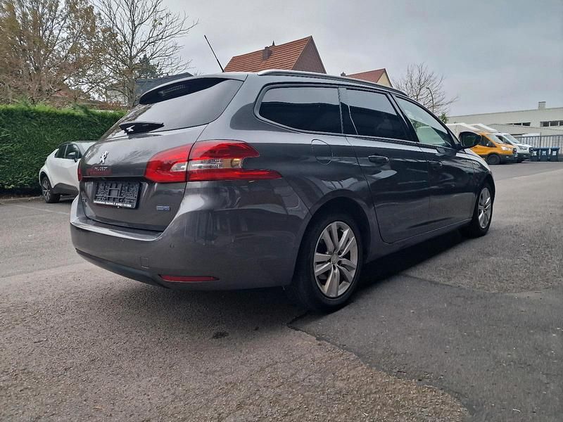 Gebraucht Peugeot 308 120 PS (88 kW) 2016 Grau Kombi