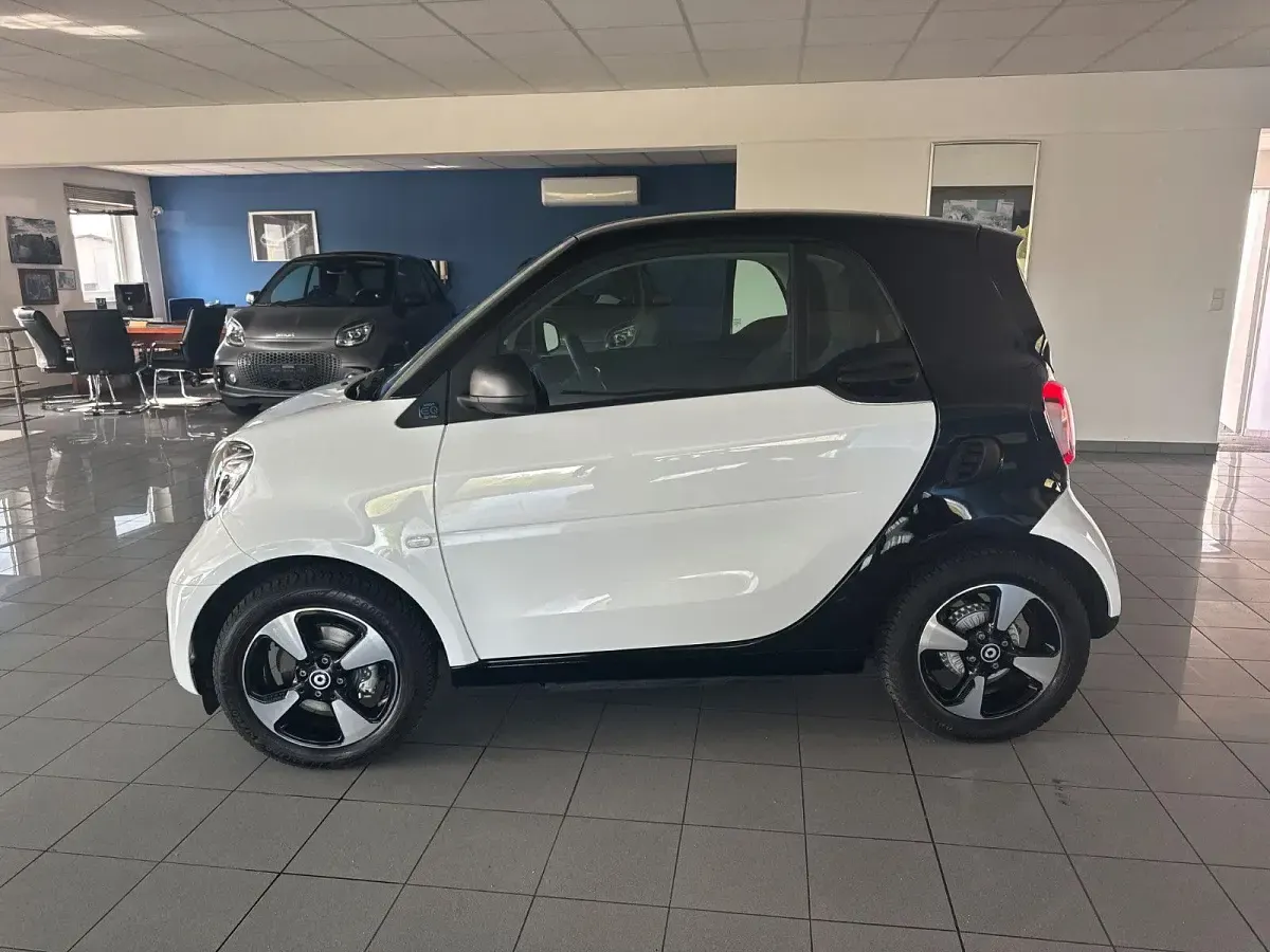 Gebraucht Smart ForTwo Coupé 60 kW (82 PS) 2024 Schwarz Coupé