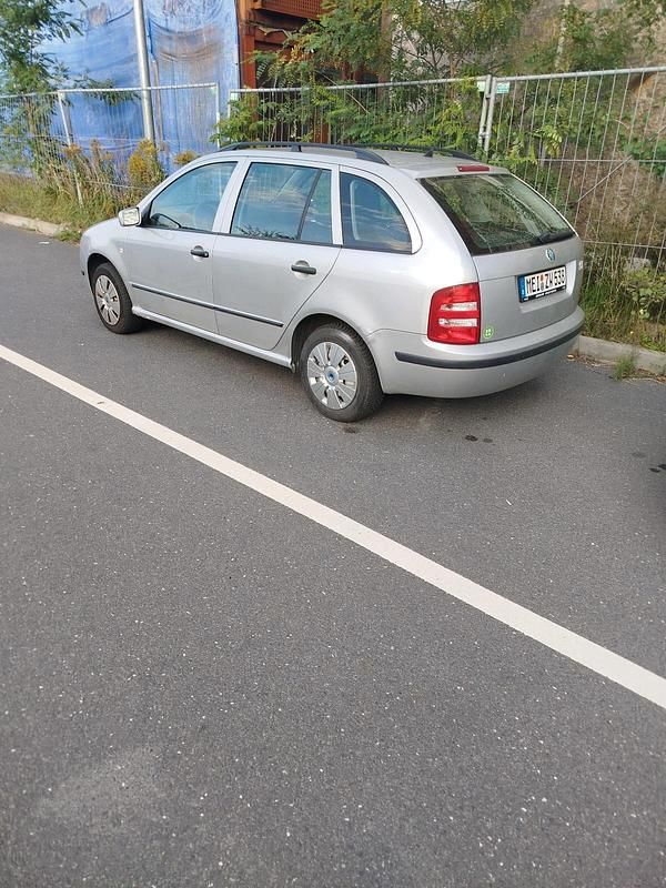 Silber Gebraucht 2004 Skoda Fabia Kombi | 590 € (Guter Preis) - Bild 1/4