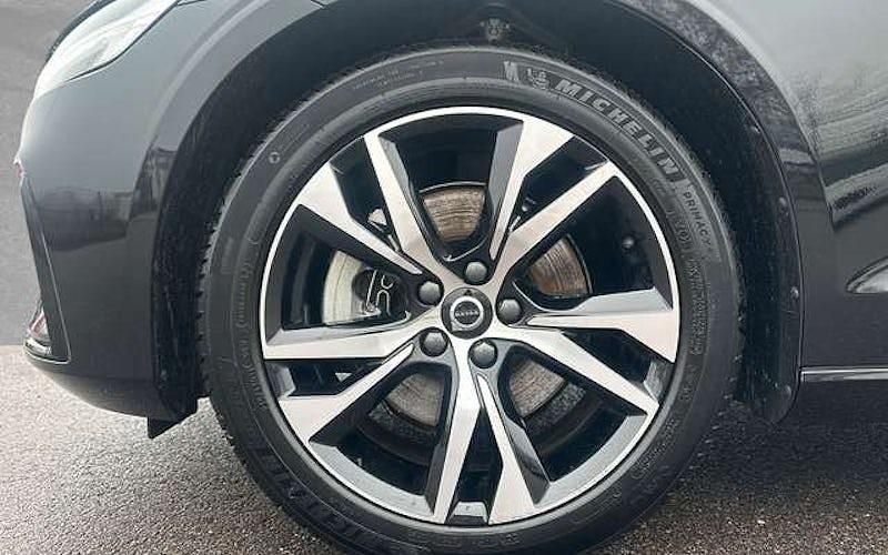 Gebraucht Volvo V60 Plus 197 PS (144 kW) 2025 Onyx schwarz Kombi