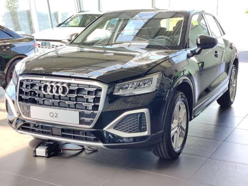 Mythosschwarz metallic Neu 2024 Audi Q2 Advanced Plus SUV | 32.990 € (Fairer Preis) - Bild 1/4