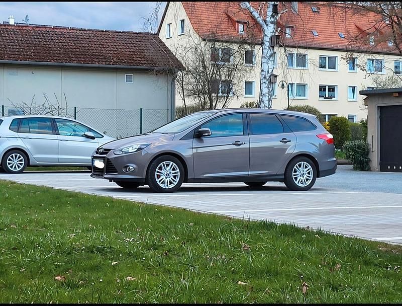 Braun Gebraucht 2014 Ford Focus Titanium Kombi | 4.990 € (Fairer Preis) - Bild 1/4