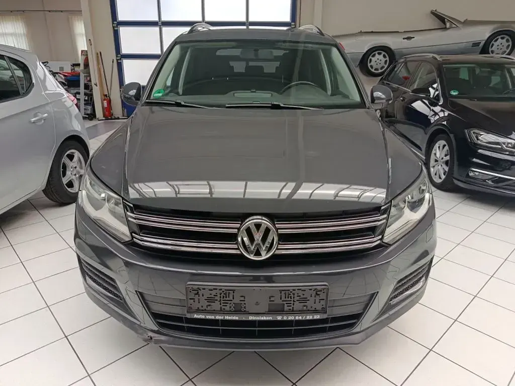Gebraucht VW Tiguan Trendline 122 PS (89 kW) 2015 Grau SUV