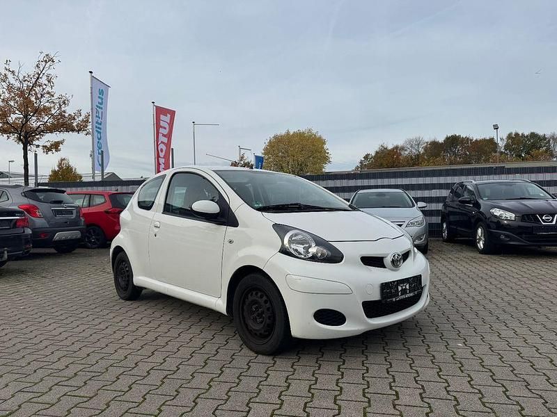 Weiß Gebraucht 2011 Toyota Aygo Cool Kleinwagen | 1.600 € (Guter Preis) - Bild 1/4