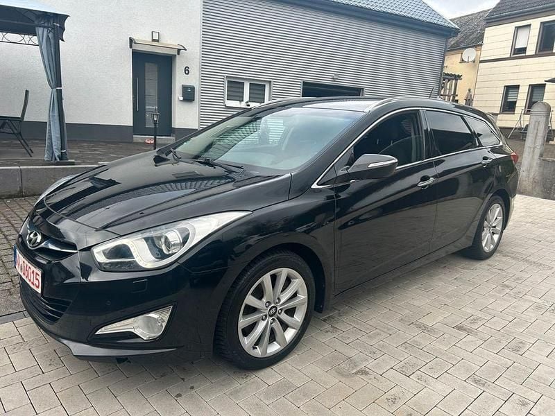 Schwarz Gebraucht 2014 Hyundai i40 Edition Kombi | 4.200 € (Superpreis) - Bild 1/4