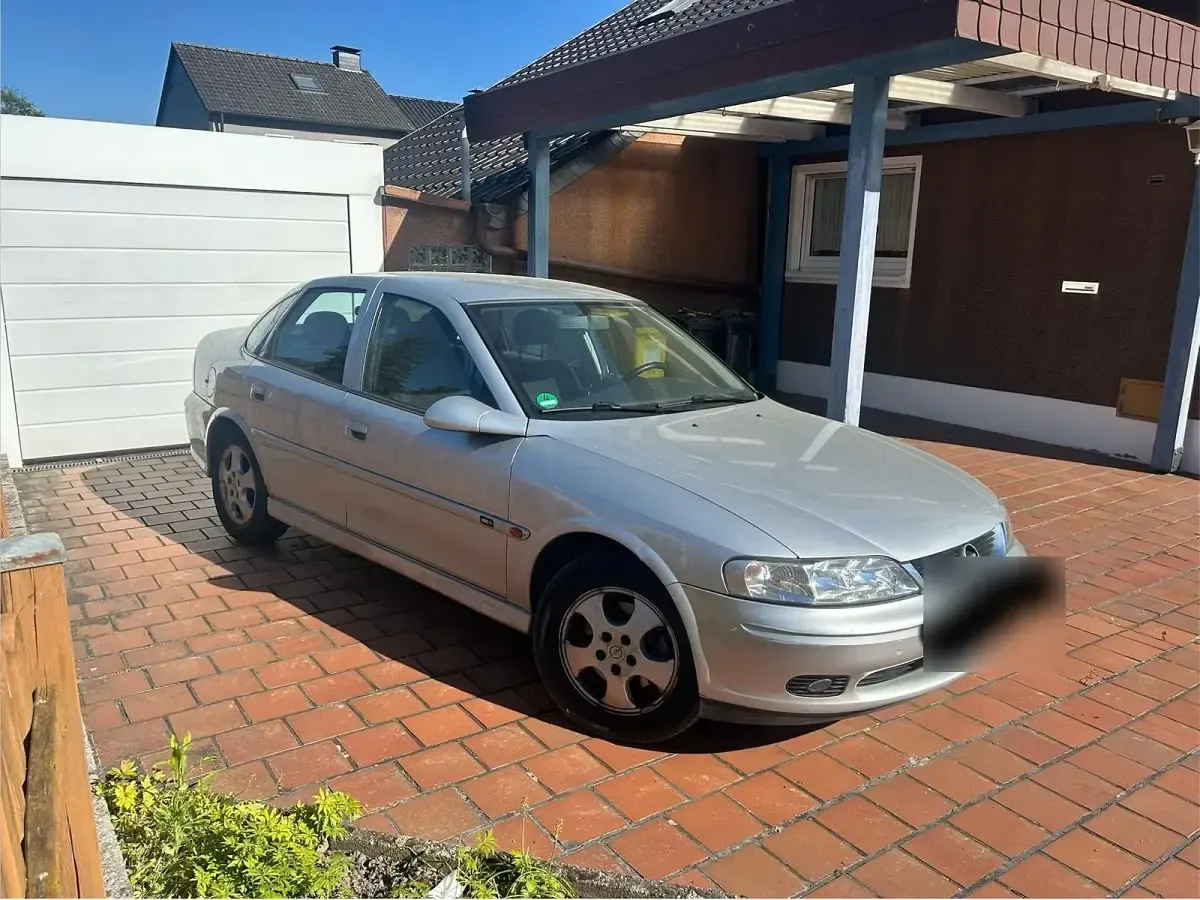 Gebraucht Opel Vectra 116 PS (85 kW) 1999 Silber Limousine