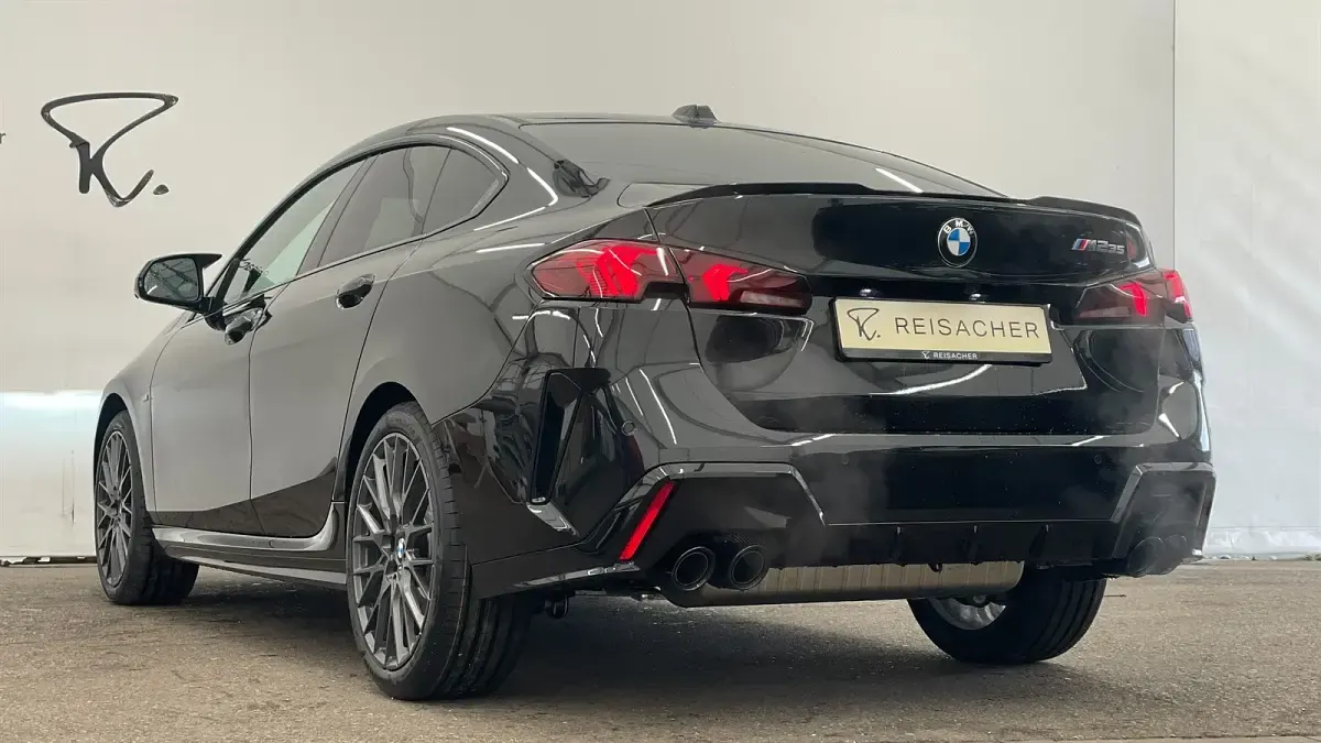 Gebraucht BMW M235 Efficient Dynamics 301 PS (221 kW) 2025 Saphirschwarz metallic Coupé