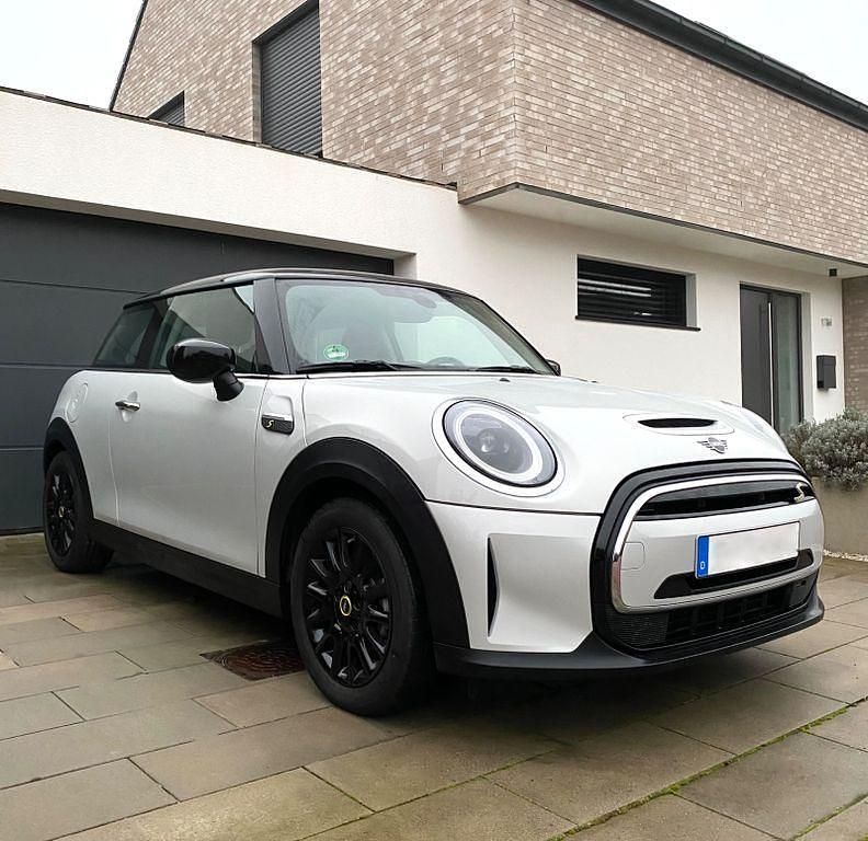 Silber Gebraucht 2022 Mini Cooper SE Classic Kleinwagen | 18.490 € (Fairer Preis) - Bild 1/4