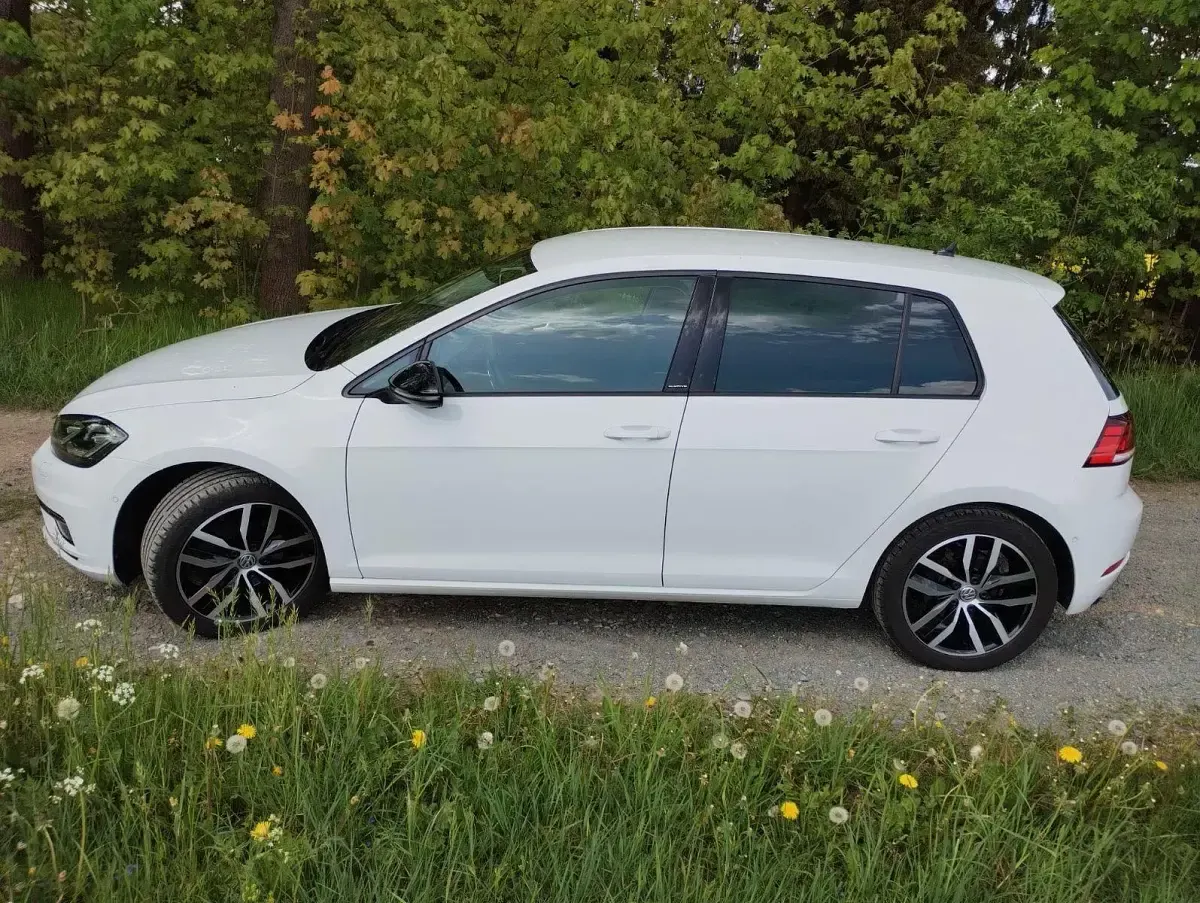 Gebraucht VW Golf VII 116 PS (85 kW) 2019 Weiß Limousine