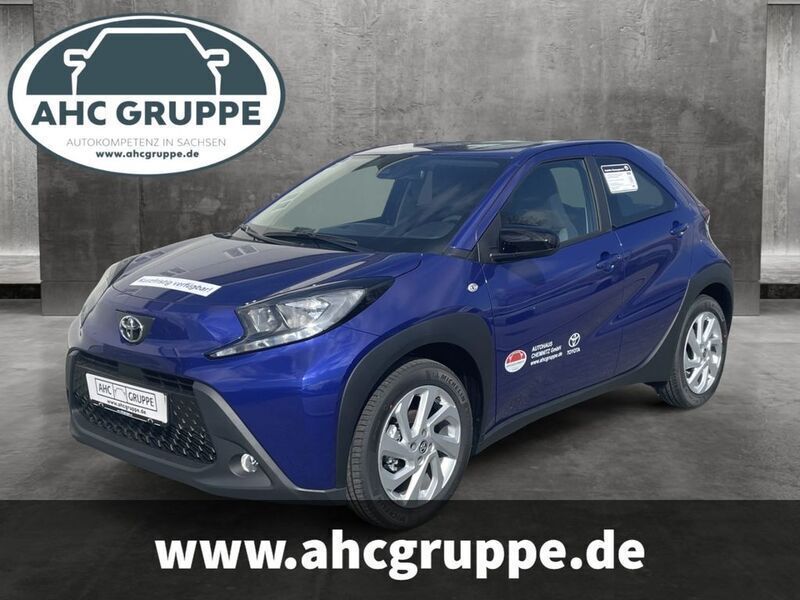 Blau Gebraucht 2024 Toyota Aygo Design Kleinwagen | 13.990 € (Superpreis) - Bild 1/4