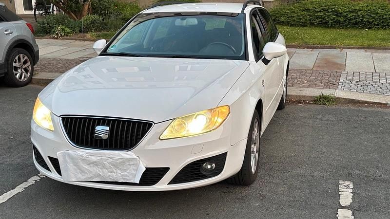 Weiß Gebraucht 2011 Seat Exeo Kombi | 5.500 € (Etwas zu teuer) - Bild 1/4