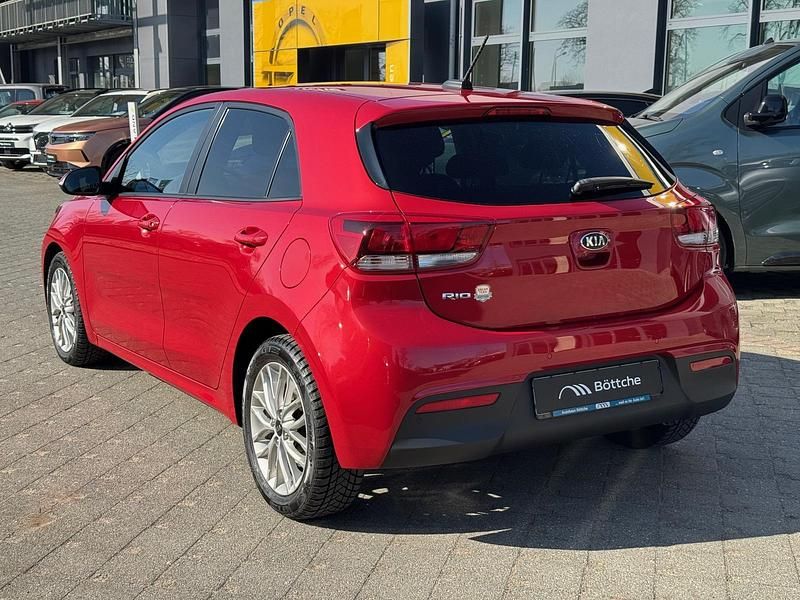 Gebraucht Kia Rio DREAM-TEAM Edition 99 PS (72 kW) 2017 Rot Kleinwagen