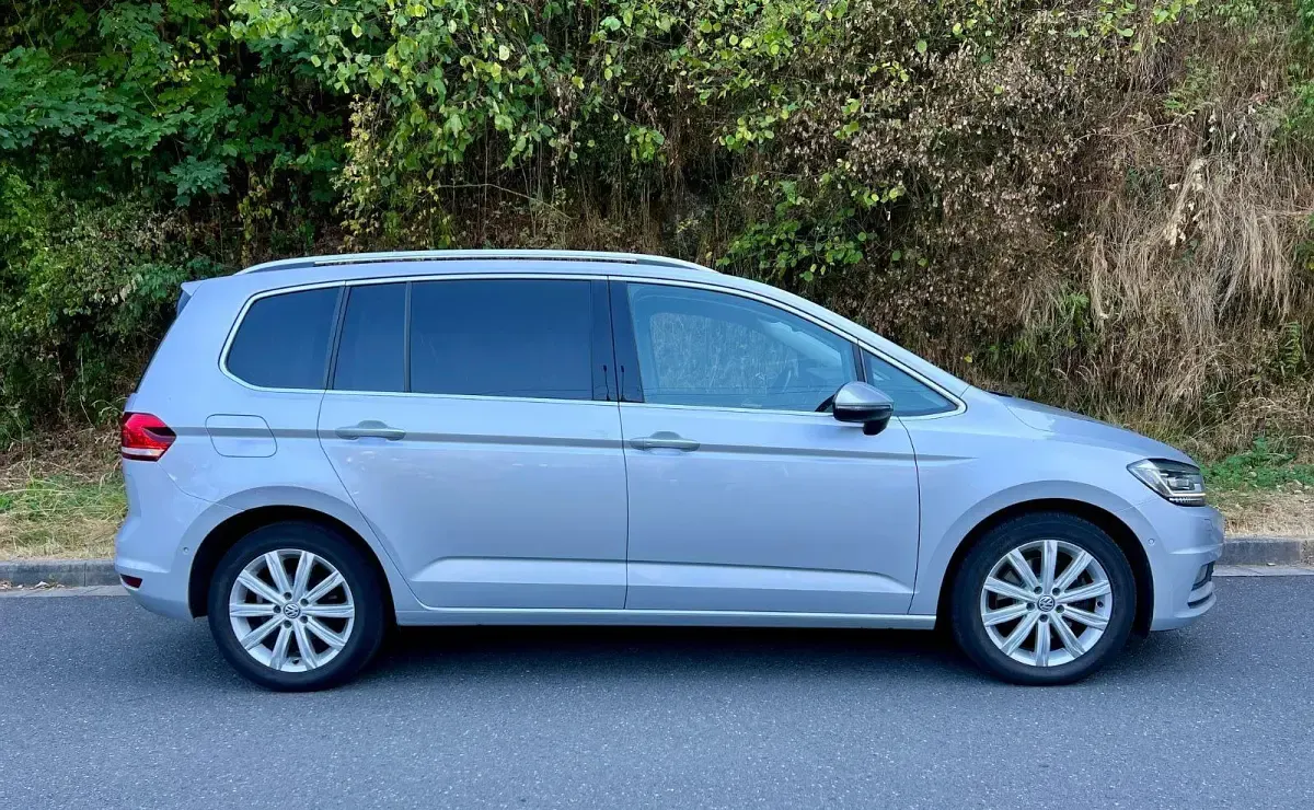 Gebraucht VW Touran Highline 150 PS (110 kW) 2016 Silber Van / Kleinbus