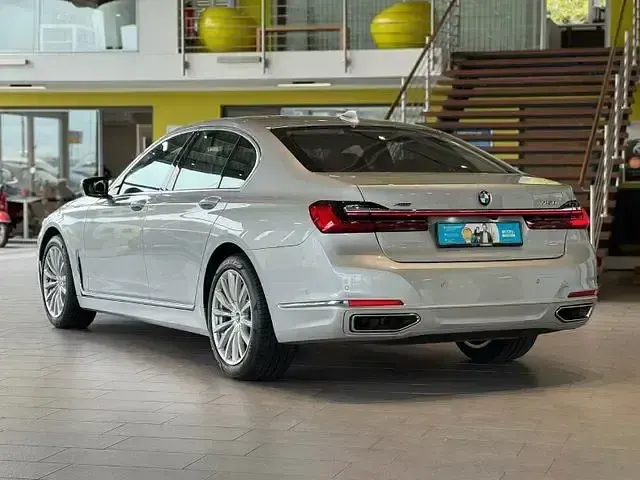 Gebraucht BMW 750 Sport Line 530 PS (389 kW) 2019 Silber Limousine