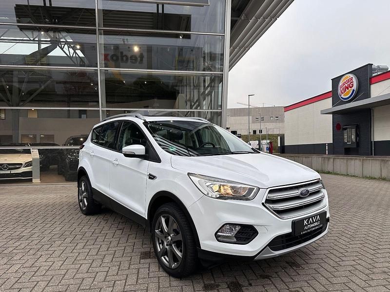 Gebraucht Ford Kuga Titanium 150 PS (110 kW) 2019 Weiß SUV