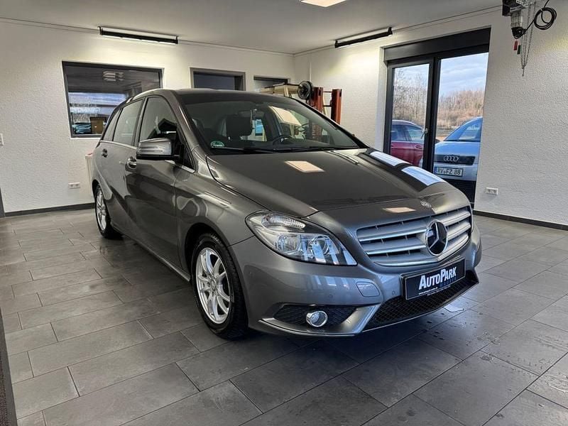 Gebraucht Mercedes B180 109 PS (80 kW) 2013 Grau Van / Kleinbus