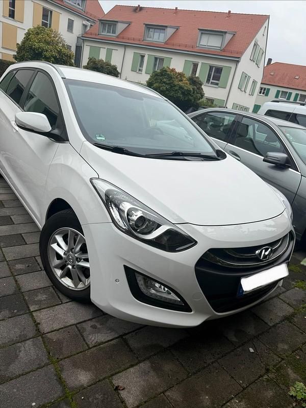Weiß Gebraucht 2014 Hyundai i30 Kombi | 7.900 € (Fairer Preis) - Bild 1/4