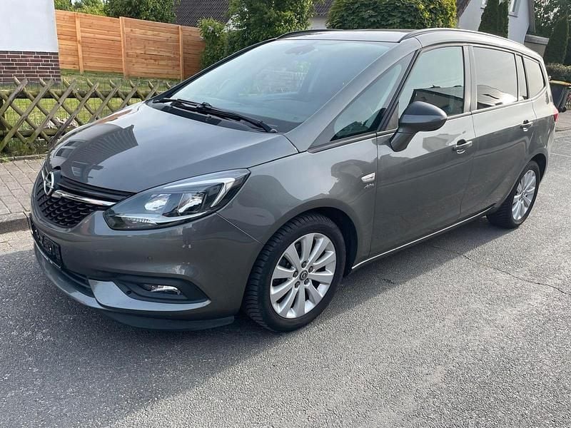Grau Gebraucht 2017 Opel Zafira Tourer drive Van / Kleinbus | 9.900 € (Fairer Preis) - Bild 1/4